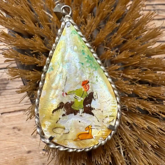 🌈SOLD🌈Vintage Two Sided Hand Painted Bird Scene Horse Scene Pendant - Picture 4 of 12